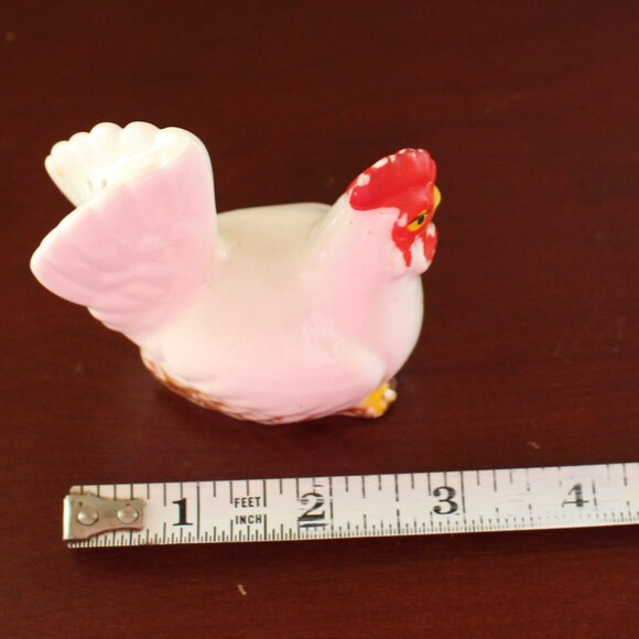 Vintage White Porcelain Hen and Rooster Salt & Pepper Shakers - Picture 12 of 14